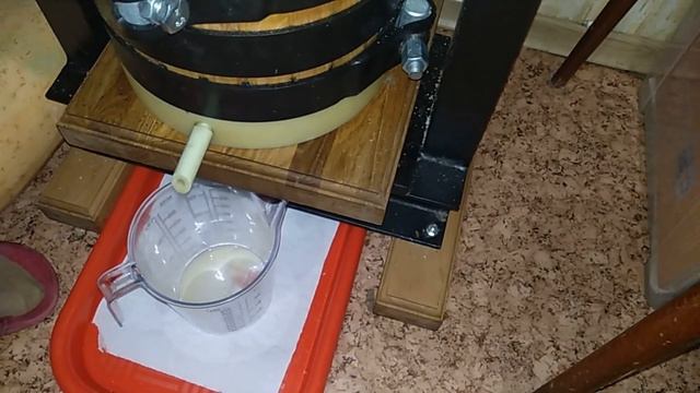Сыродавленное масло из миндаля