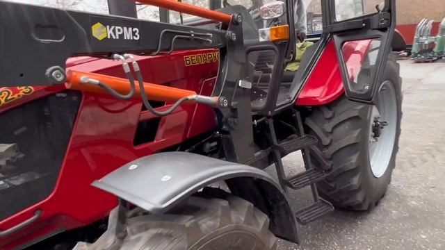 Трактор МТЗ 952.3 с фронтальным погрузчиком Frontlift 1200.
