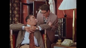 Отживший мир на фоне смены декораций.