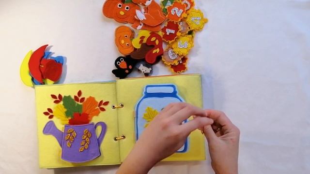 Развивающая книга из фетра "Малышка Осень" смотреть онлайн
