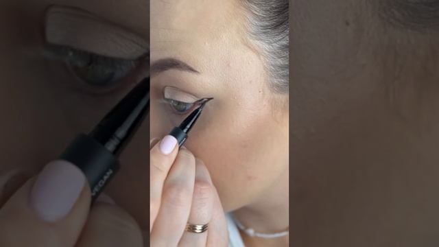 Стрелки для нависшего века #makeuptutorial #makeuplook #makeupshorts #макияжлица #grwm #beautyhacks