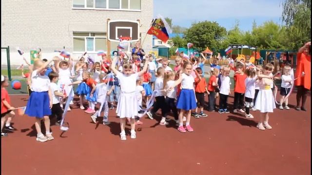 Флешмоб ко Дню России в Вагайском детском саду 