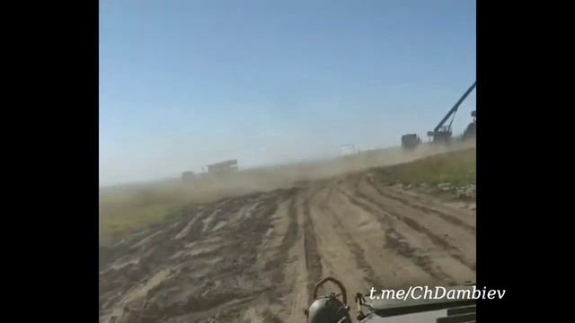 Перезарядка ЗРС С-400 "Триумф" ПВО ВС РФ в полевых условиях где-то на Донбассе.