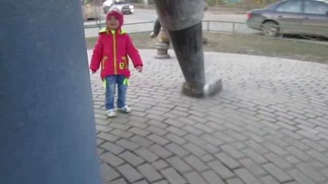 Играем...Бегаем возле летающей тарелки!!! смотреть онлайн