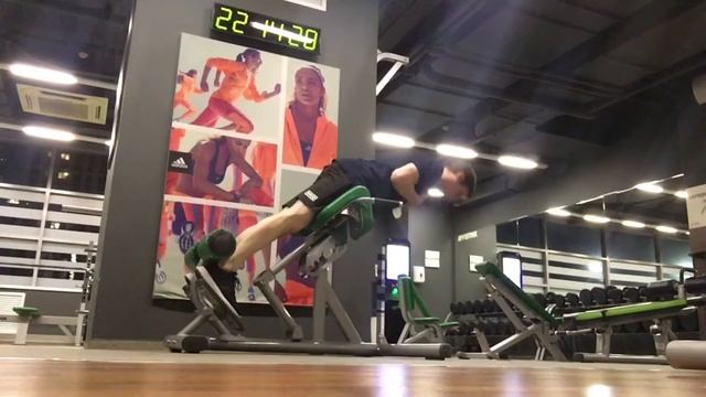 Гиперэкстензия на тренажере смотреть онлайн