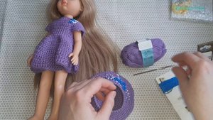 Платье и берет для куклы.