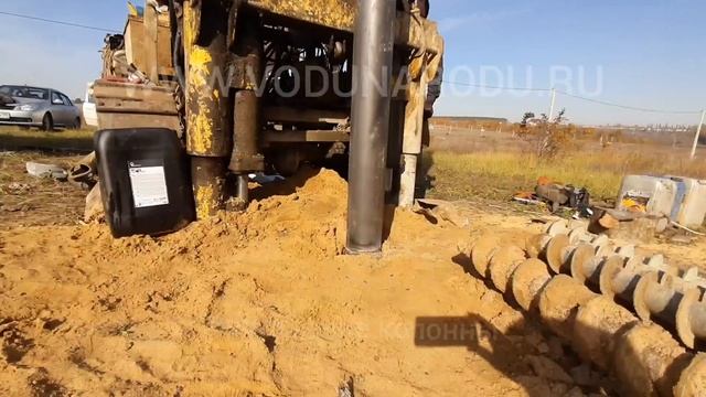 Бурение артезианской скважины в Воронеже. Обсадная труба металл + пластик. КП"Поречье1". Осень 2021 смотреть онлайн