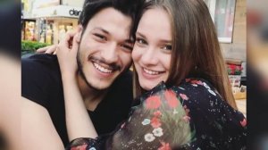 НАСТОЯЩИЕ ЖЁНЫ И ВОЗЛЮБЛЕННЫЕ ТУРЕЦКИХ АКТЁРОВ В 2022 ГОДУ