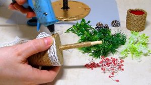 Новогодняя ёлочка из джута. Поделки и подарки на новый год своими руками.