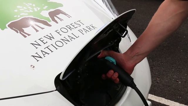 Going Green in the New Forest with a Nissan Leaf смотреть онлайн