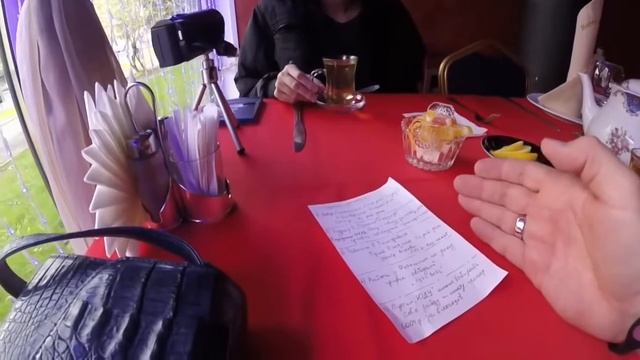 =Сергей Симонов забрал Толяна, хотел усыновить, накормил. Вика не разрешила оставить его дома= смотреть онлайн