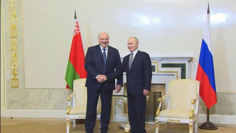 В Санкт-Петербурге начались официальные переговоры президентов России и Белоруссии
