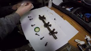Ось коромысел (рокеров) снимаем, чистим, ставим!