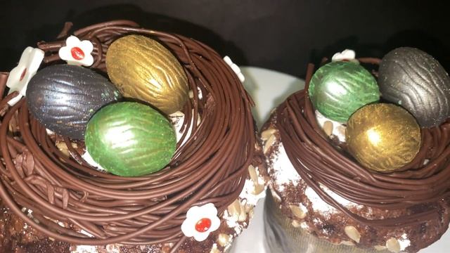 Шоколадный пасхальный Кулич с изюмом/клюквой и шоколадными дропсами??Chocolate Easter cake