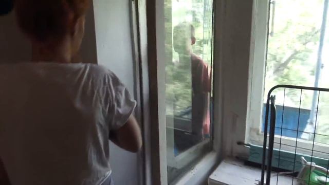 ГРИФЕР УКРАЛ 150 000 РУБЛЕЙ У МАМЫ И ВЫКИНУЛ В ОКНО В РЕАЛЬНОЙ ЖИЗНИ! смотреть онлайн