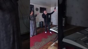 Цыгане поют дома. Класс👍👍🎶🌹