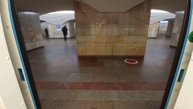 Ещё один в копилку. Калининская линия. Поездка на Новогодней Оке от Новокосино до Третьяковской смотреть онлайн