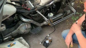 Harley замена масла в амортизаторах, вакуумный насос с емкостью для замены жидкостей
