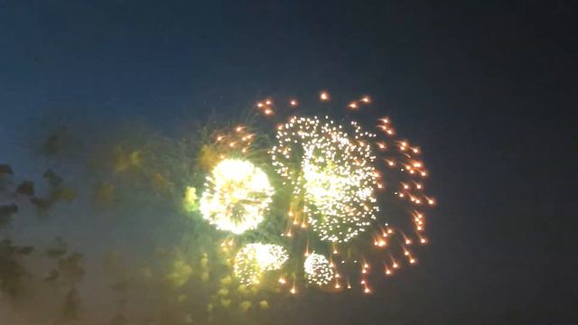 Салют в Санкт-Петербурге. смотреть онлайн