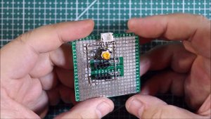 Тестируем чипы LM393 на простой схеме таймера