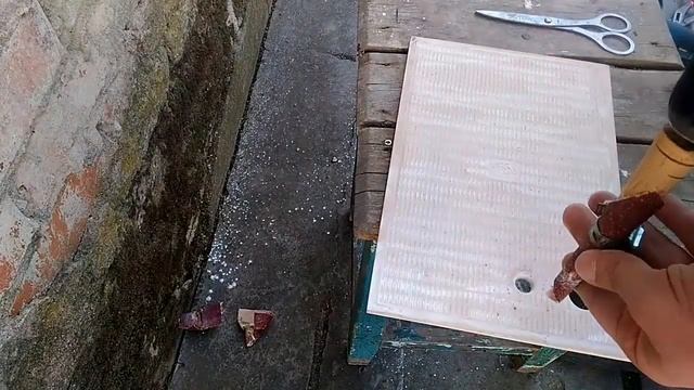 Как просверлить отверстия в плитке наждачной бумагой