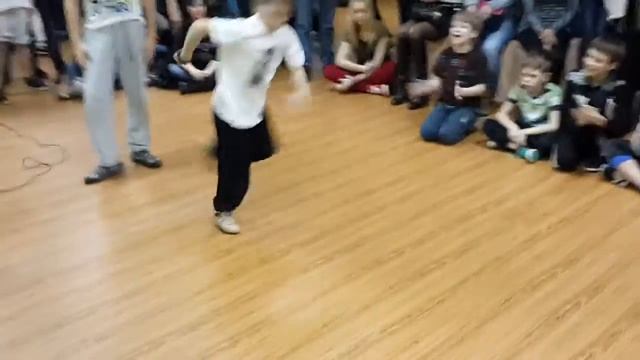 Батлы в Беляево 15.02.14г. Брейк-данс. №10 смотреть онлайн