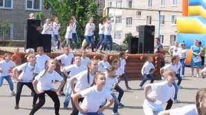 Копия видео Яранск. Поют и танцуют дети Школы искусств.