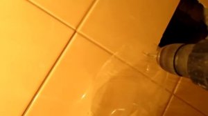 Работа в квартире нового дома (закрепить вентиляционную решетку)