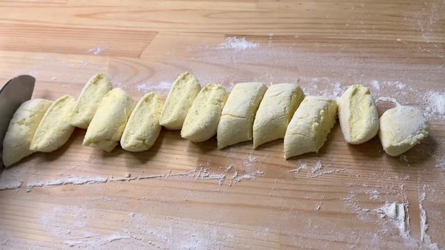 Идеальный рецепт ленивых вареников! Вареники с вишней! ? Не разваливаются. смотреть онлайн