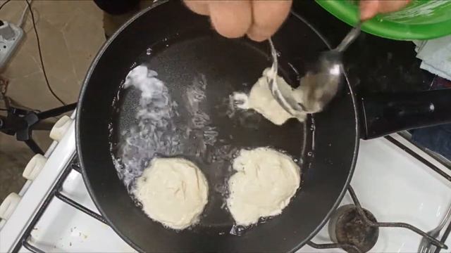Рецепт - Пышные оладьи на холодном кефире с яйцом. Сколько не готовь, всегда мало, хочется ещё.
