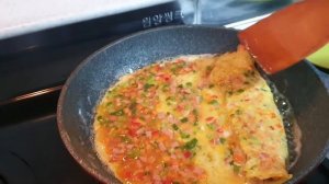 очень  простой  КОРЕЙСКИЙ ЯИЧНЫЙ РУЛЕТ /소세지 계란말이 쉽게 만드는 법