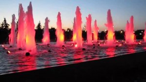 Красные фонтаны на Поклонной горе в 22:52. Red Fountains