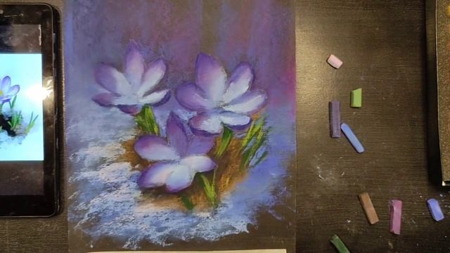 Рисуем сухой пастелью подснежники (крокусы) смотреть онлайн