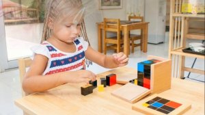 ЧЕМ ЗАНЯТЬ РЕБЕНКА | По методике Монтессори 27 нескучных развлечений для малыша