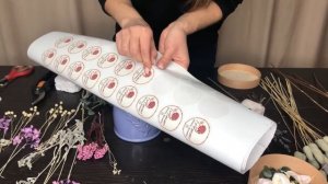 Композиция из сухоцветов и стабилизированных пионов