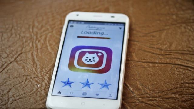 Кот делает селфи и заливает фото в Котстограм смотреть онлайн