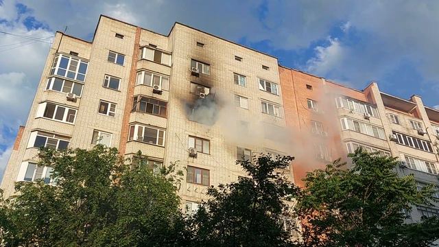 Пожар в многоквартирном доме 17.06.2022 - г. Ростов-на-Дону. смотреть онлайн