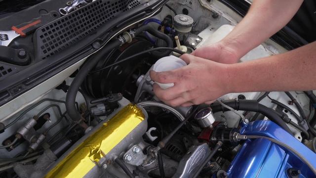 How to replace a brake master cylinder on a Acura Integra or Honda Civic смотреть онлайн
