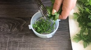 Как заморозить ЗЕЛЕНЬ НА ЗИМУ? 3 СПОСОБА заморозки зелени.Быстро,легко и просто!