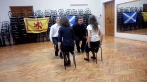 Танец с табуретками