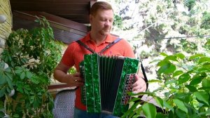 Заволокин шпарит на гармони!!! Дома, на балконе!