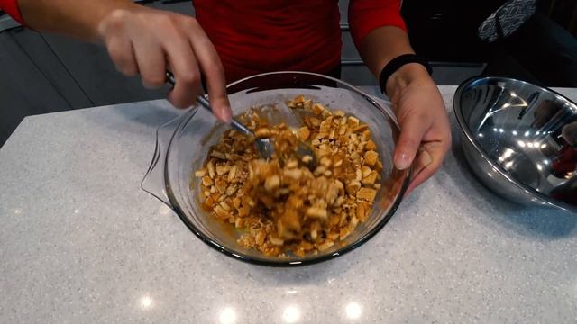 Сладкая колбаска к чаю из ирисок и печенья. Советские сладости. Рецепт СССР.