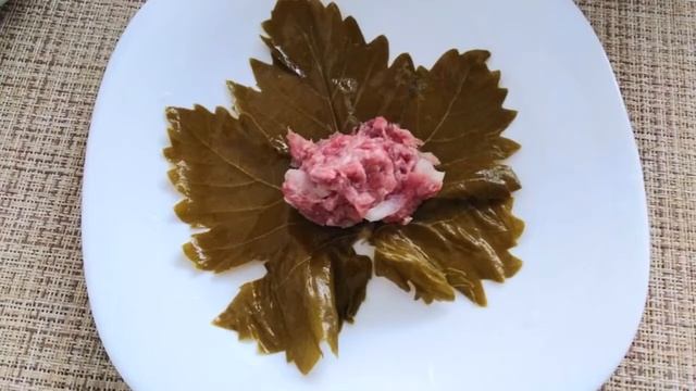Долма - как её готовлю я. Бонус - соус сумах, отличное дополнение к долме.