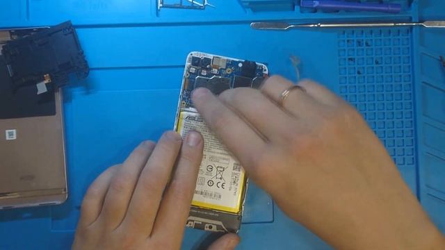 Asus ZC520KL ZenFone 4 Max замена аккумулятора. смотреть онлайн