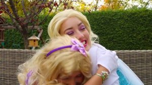 SPIDER-MAN vs BAD GUY TEAM! Frozen Elsa Belle get their HAIR STUCK!Joker Fun Superhero in real life