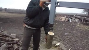 Механический топор - колун на пружине