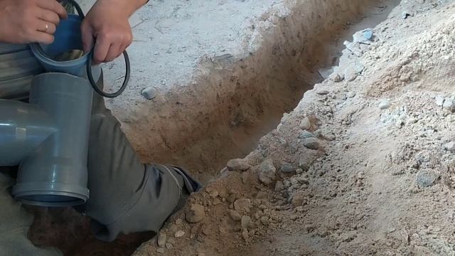 Баня.  Монтируем канализацию для душа с туалетом.