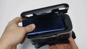 Как правильно разместить смартфон в очках виртуальной реальности