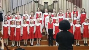 Младший хор "Звуки радуги"ДМШ Н.Петрова.Японская народная песня "Среди Цветов".Дирижер Архипова И.В