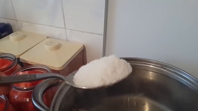 Помидоры резаные с луком! Рецепт консервации на зиму смотреть онлайн